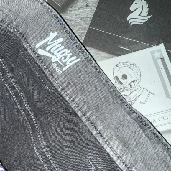👖💪🏻👖• 🕶️ MUGSY x Soft Like Buttah’… Casual Lux Vibes 🧈👌🏻